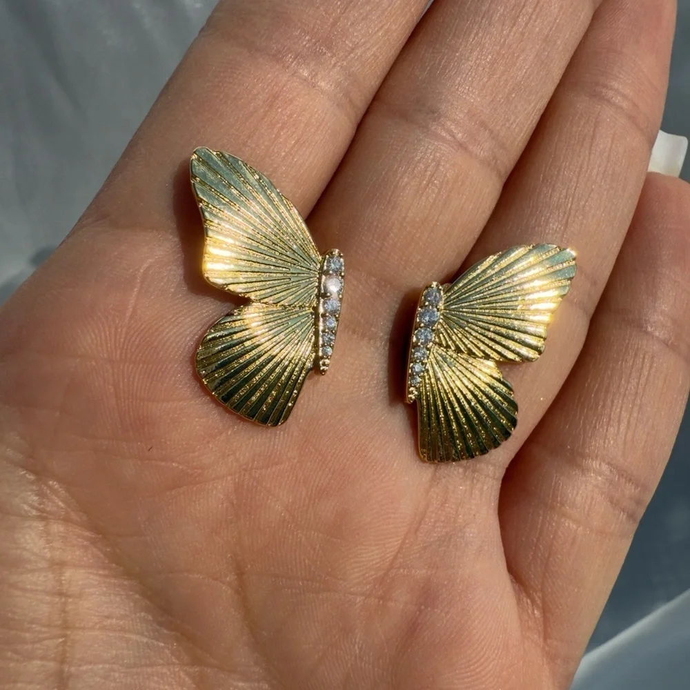18K gold pallet Anthrpologie Elegant Gold Butterfly Earrings Diamond unique
